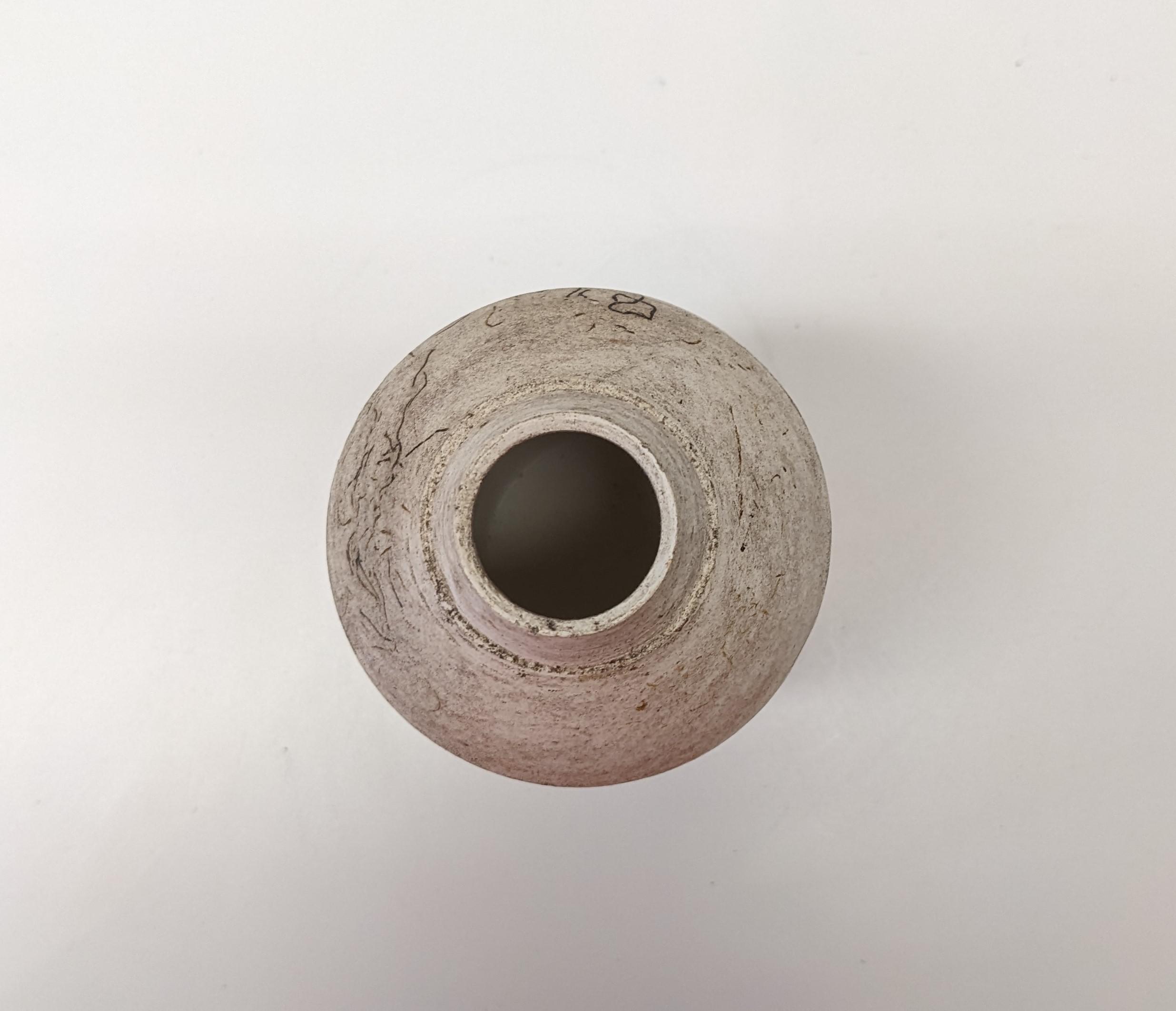Vase (unglazed lip)