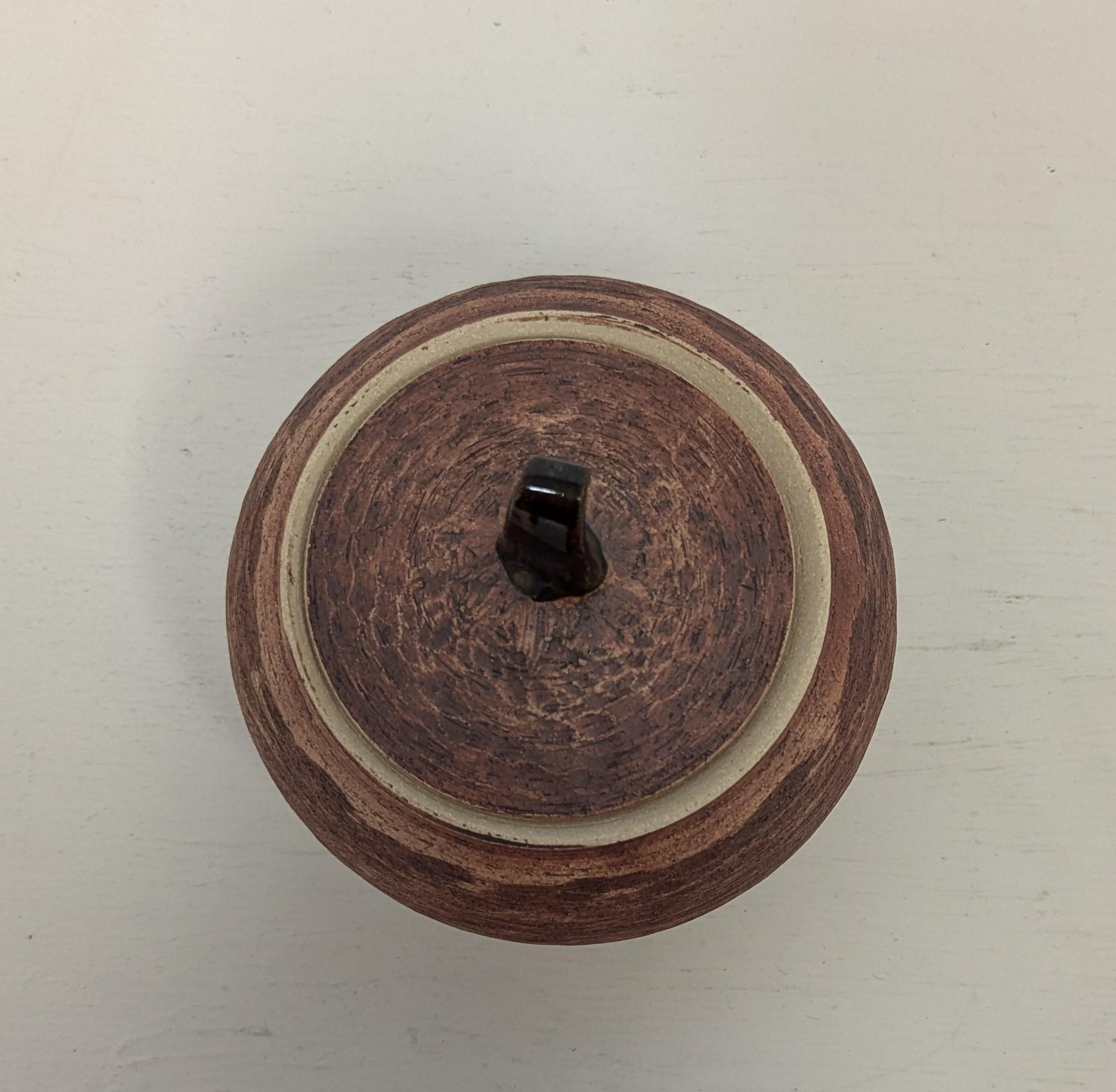 Red Iron Oxide Loose Lidded Pot (8)