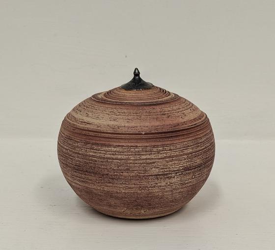 Red Iron Oxide Loose Lidded Pot (7)